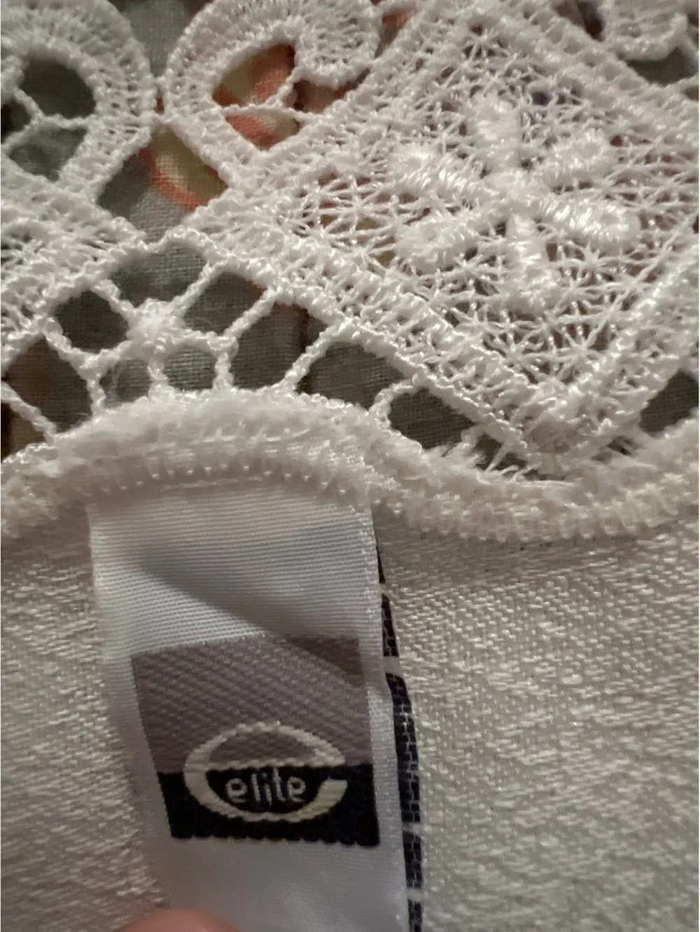 Elegant White Jacquard Tablecloth with High-Quality Lace 90x90 cm